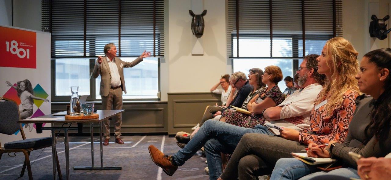 Leidinggeven aan leren wie denk je wel niet dat je bent?